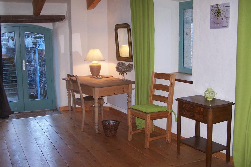 Salomony Chambre D'Hotes Marcols-les-Eaux Habitación foto
